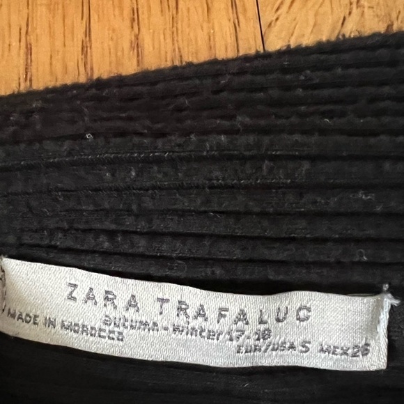 Zara Trafaluc Ribbed Black Off-The -Shoulder Long Sleeve Sweater Crop Top - Picture 3 of 5